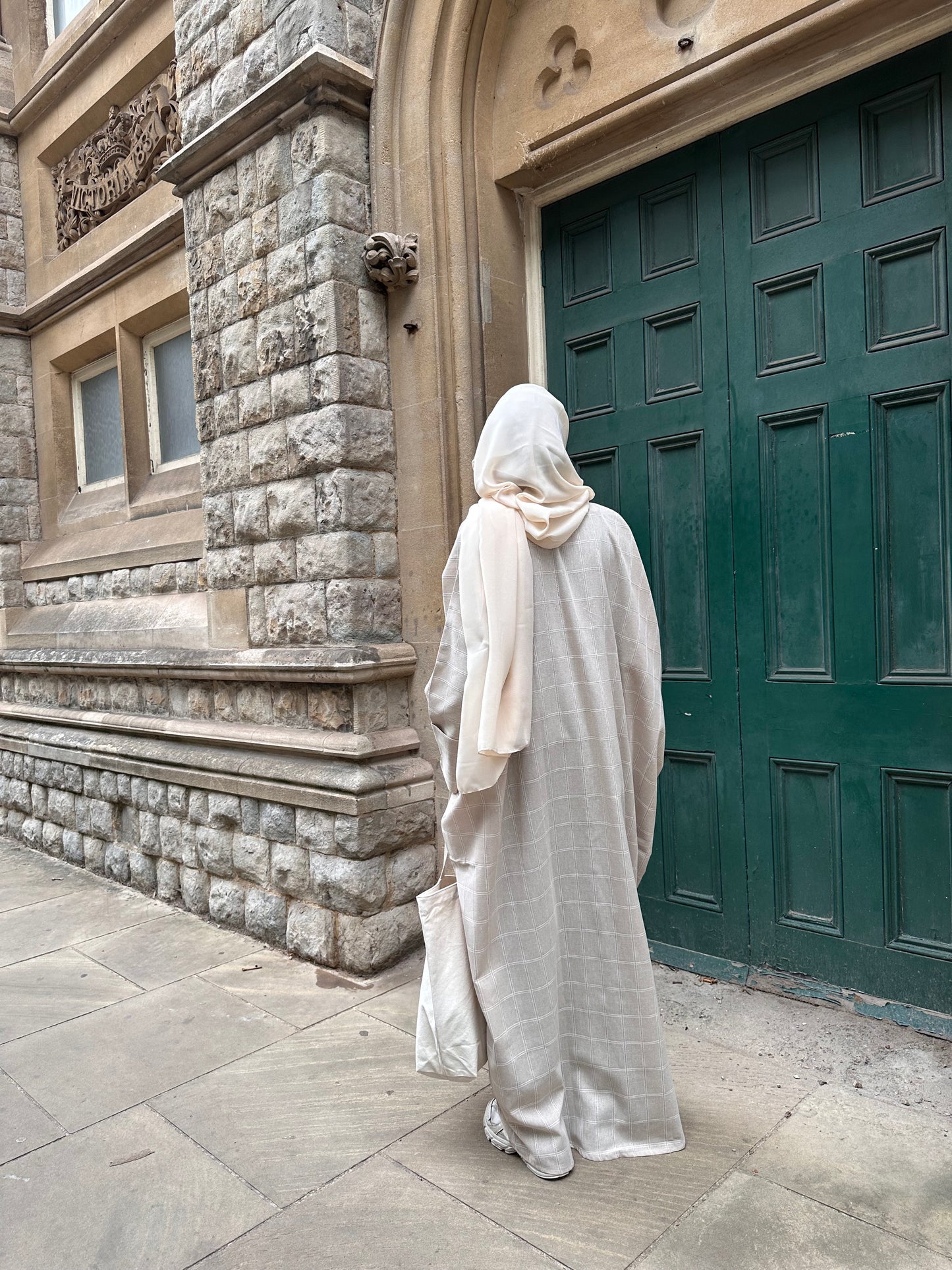 Golden Beige Linen (closed abaya)