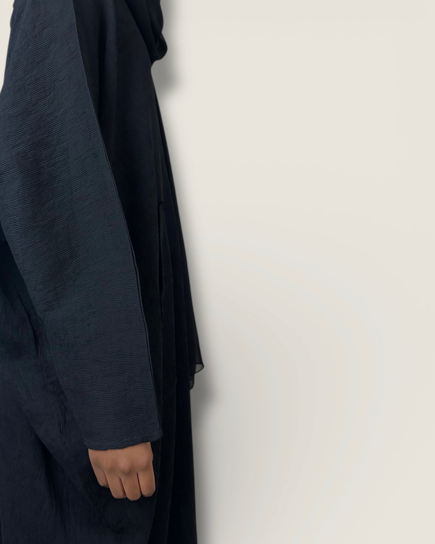 Oversized Elegance with Front Pockets Abaya