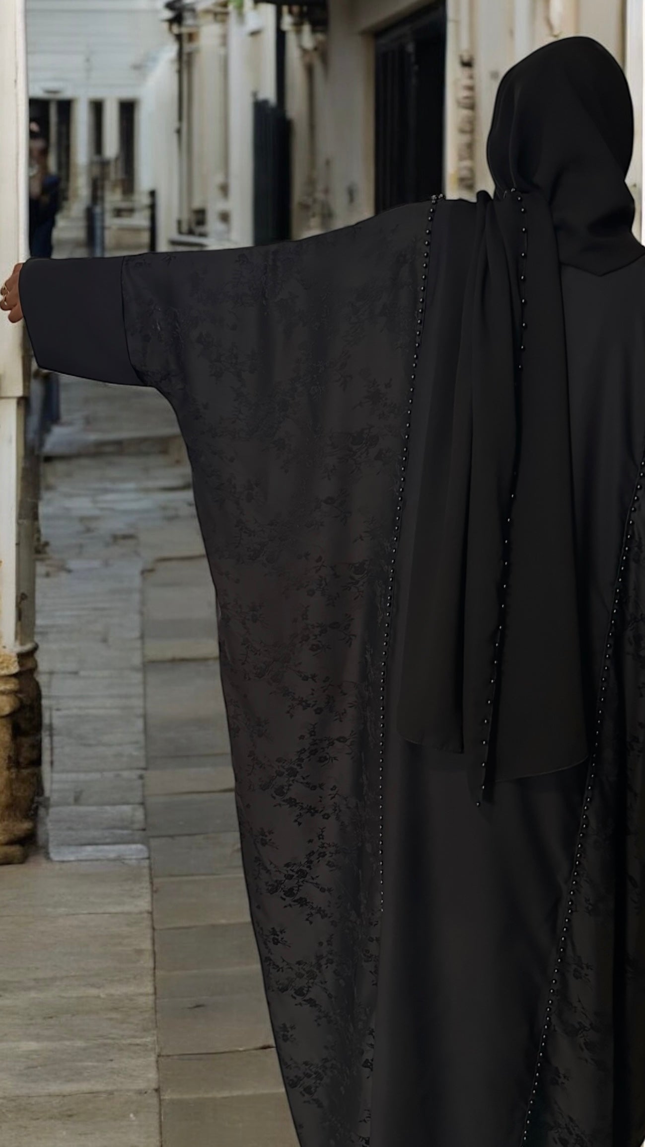 Black Oversized Pearl Abaya