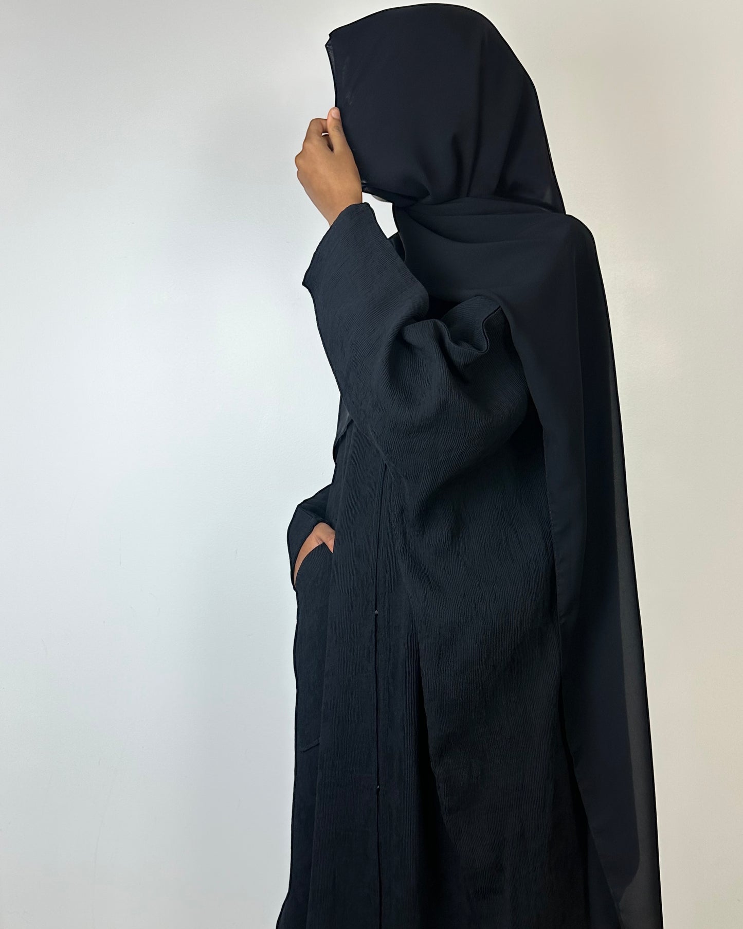 Oversized Elegance with Front Pockets Abaya