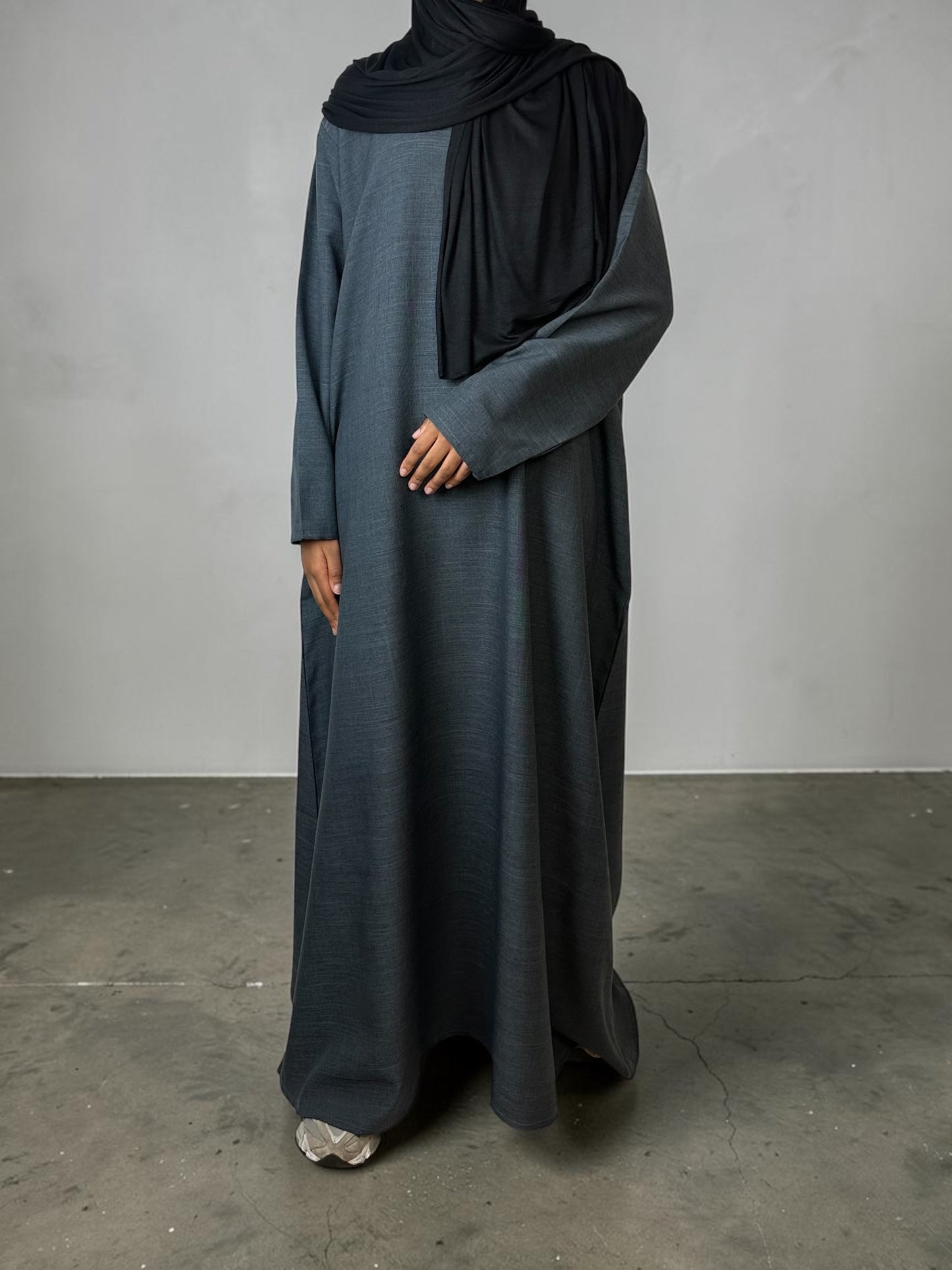 Closed Grey Linen Abaya