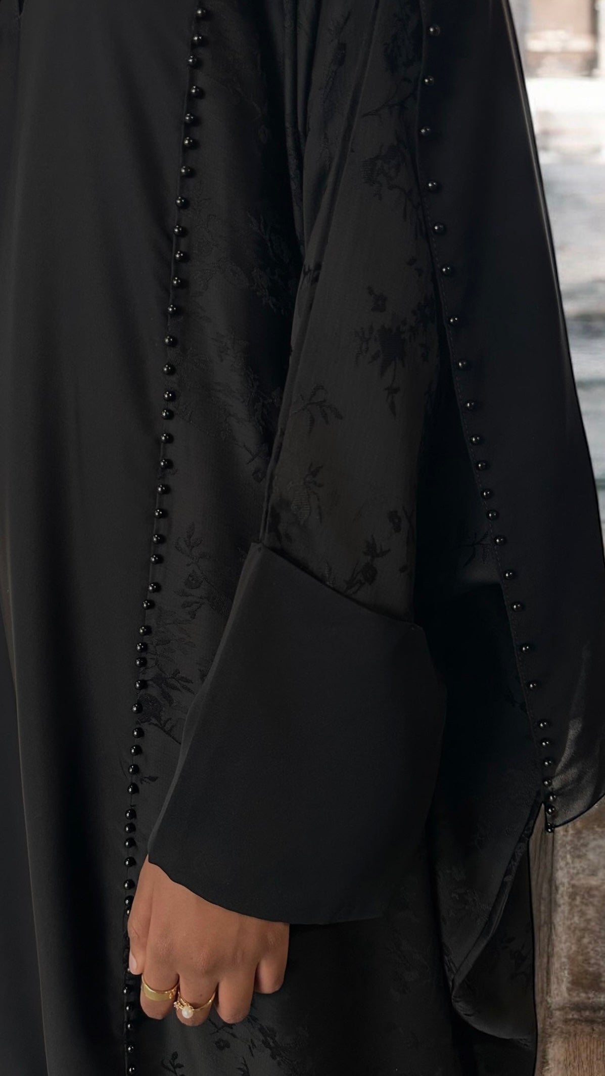 Black Oversized Pearl Abaya