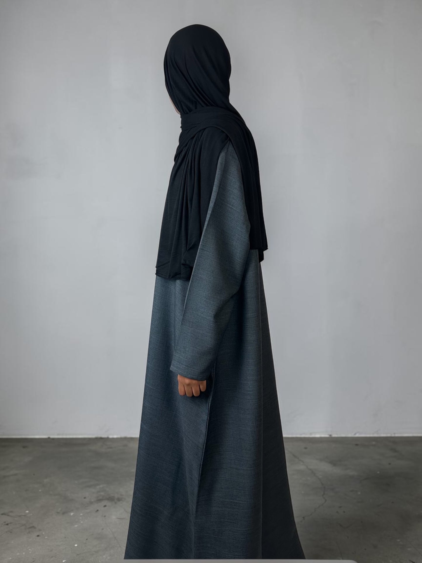 Closed Grey Linen Abaya